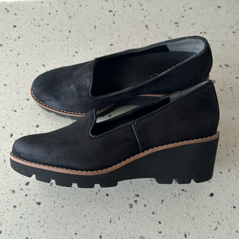 Vionic Willa Wedge Loafer Black Suede Slip-On Shoes Water Repellent Size 6.5 EUC
